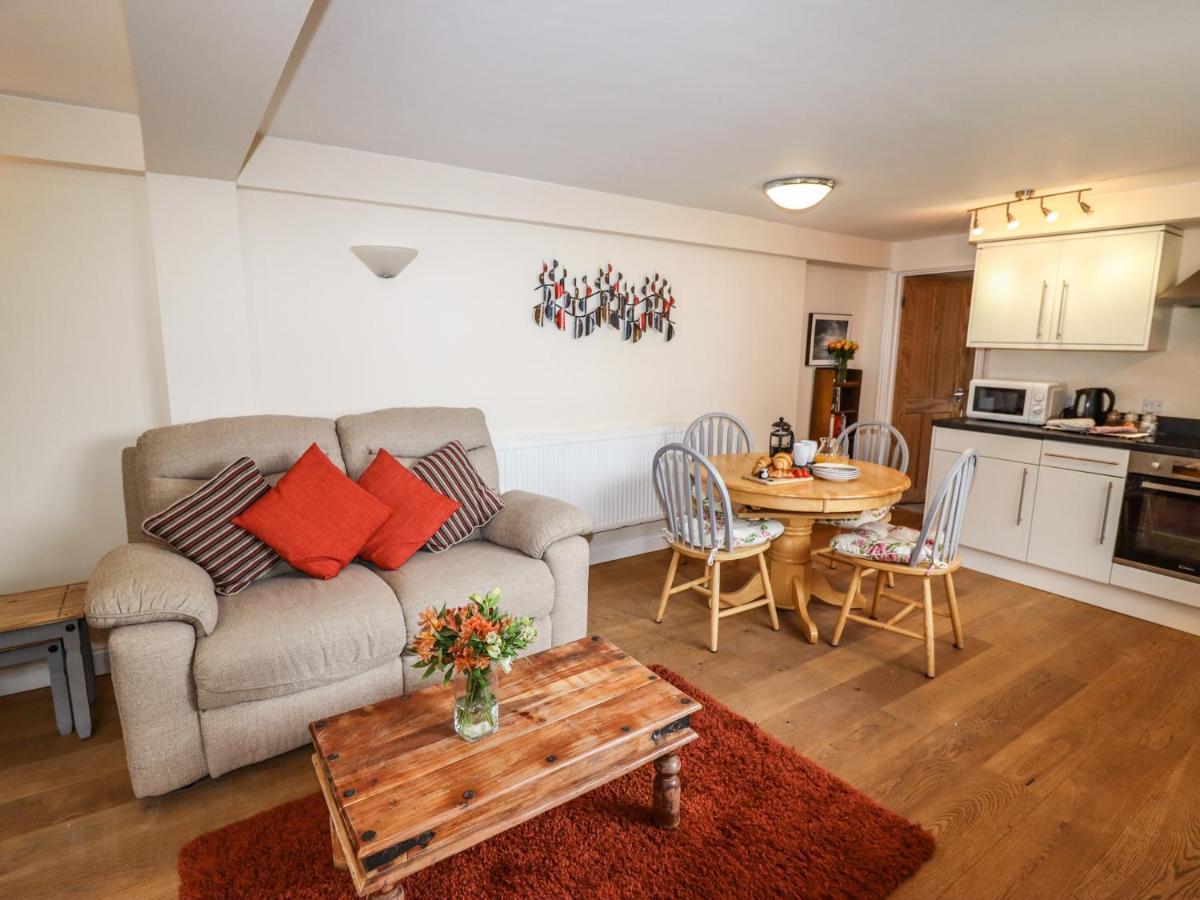 The Garden Apartment Уитби Экстерьер фото