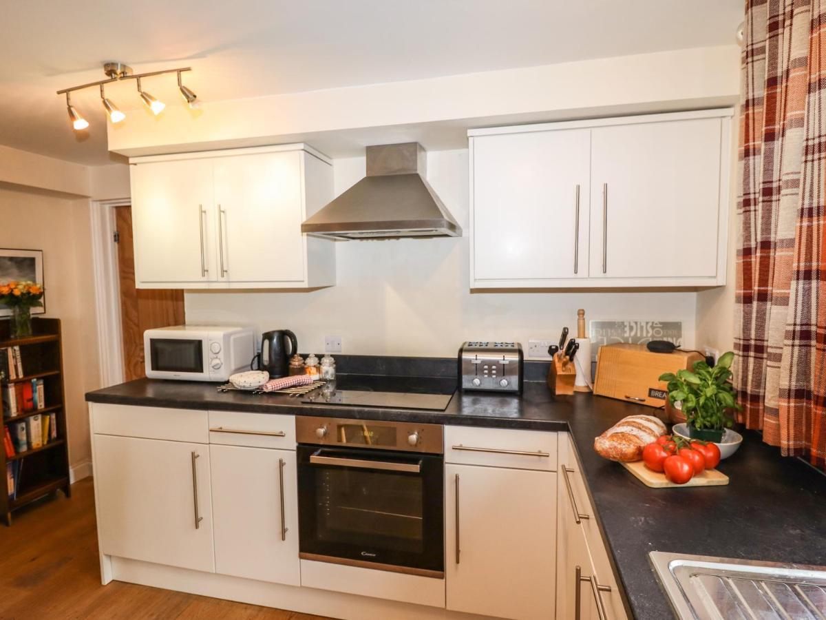 The Garden Apartment Уитби Экстерьер фото