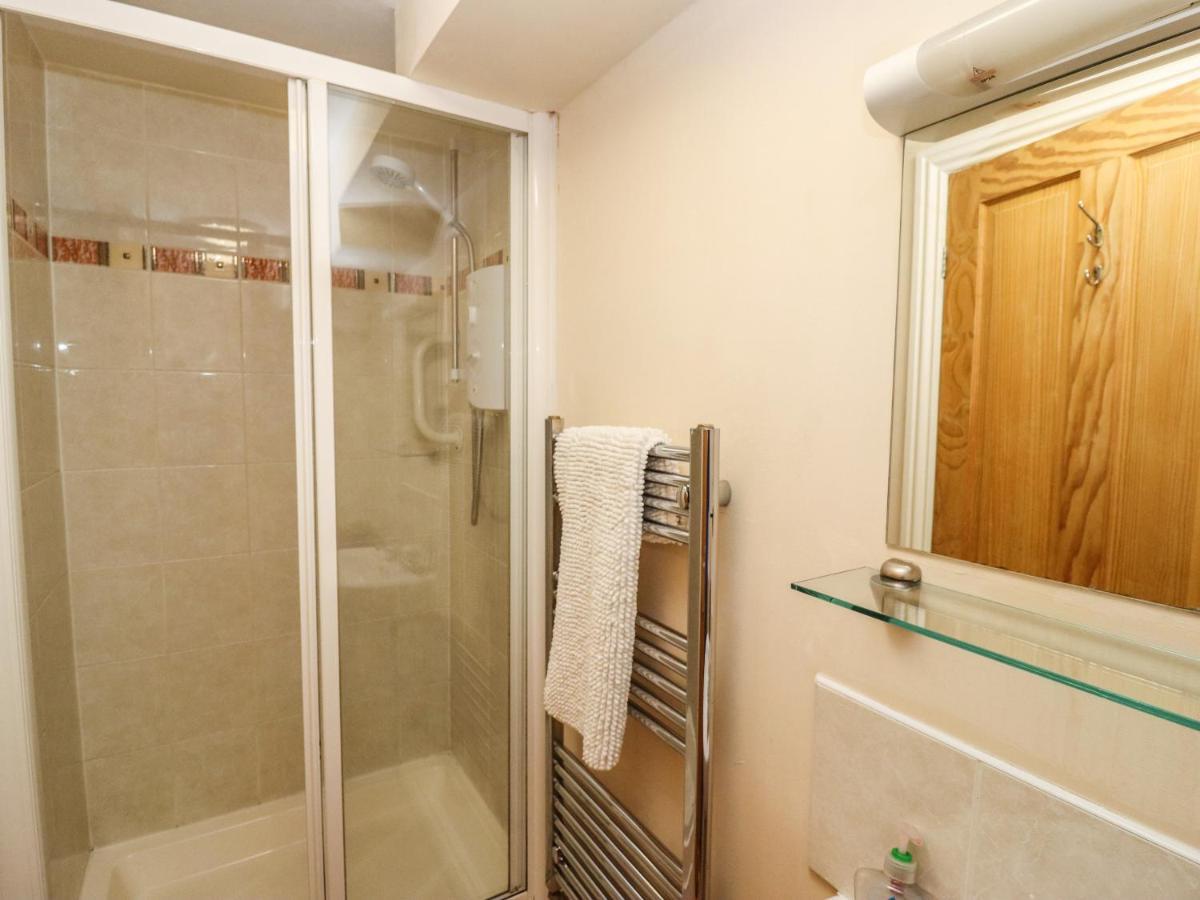 The Garden Apartment Уитби Экстерьер фото