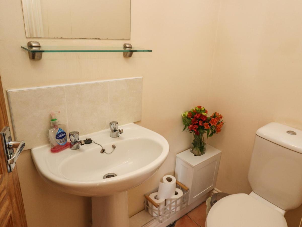 The Garden Apartment Уитби Экстерьер фото