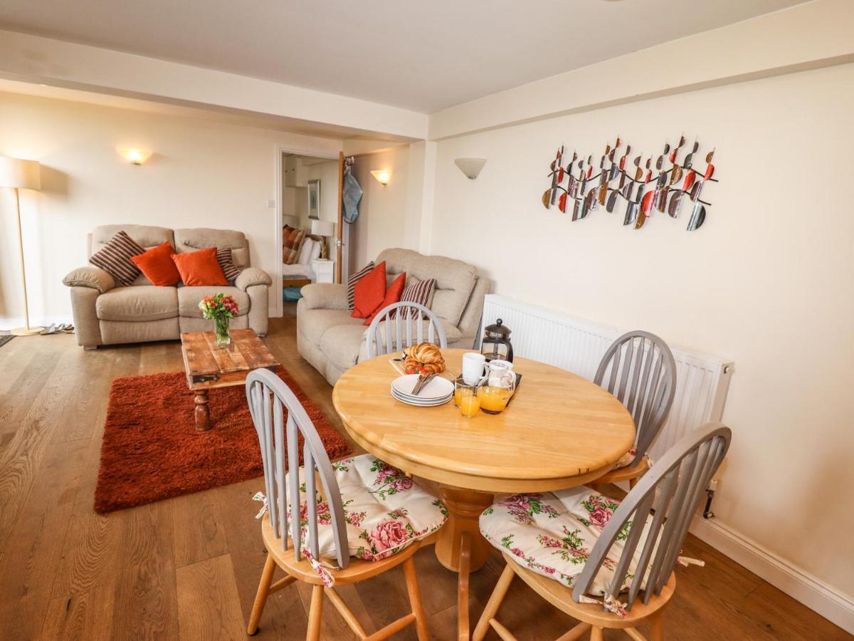 The Garden Apartment Уитби Экстерьер фото