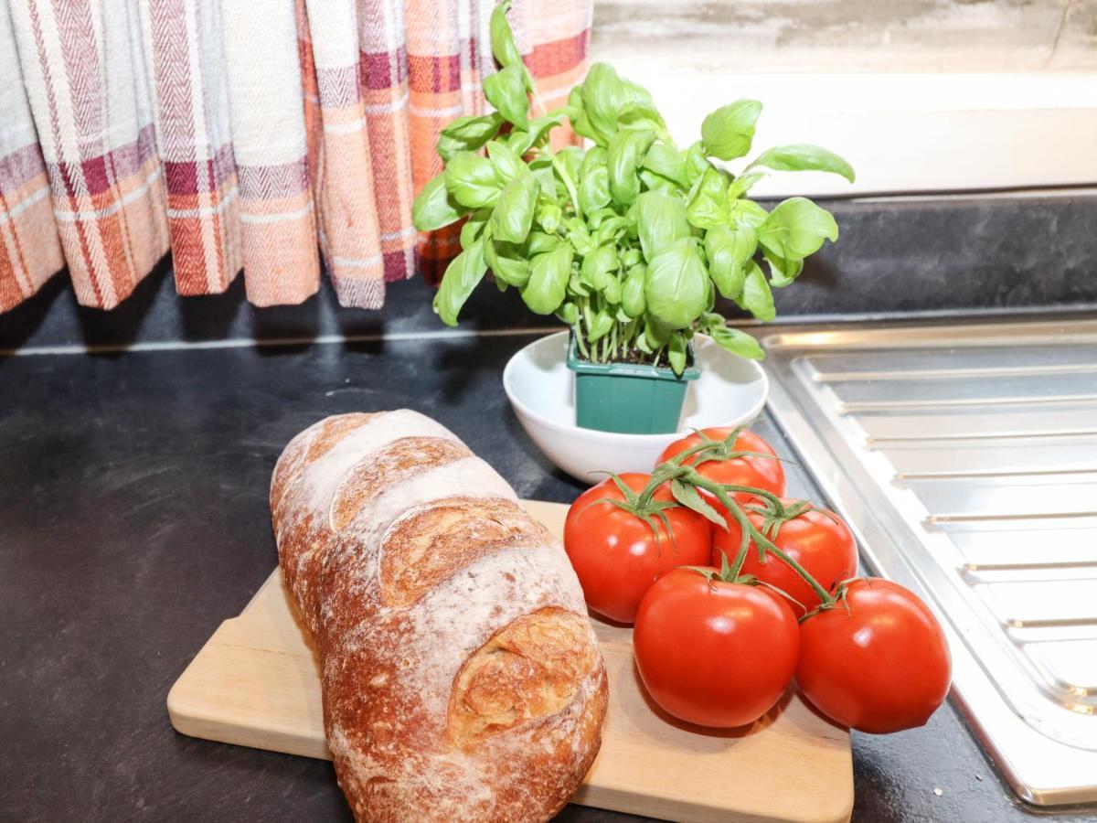 The Garden Apartment Уитби Экстерьер фото