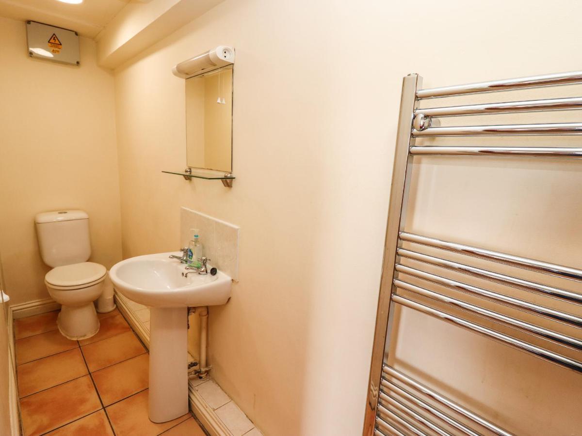 The Garden Apartment Уитби Экстерьер фото