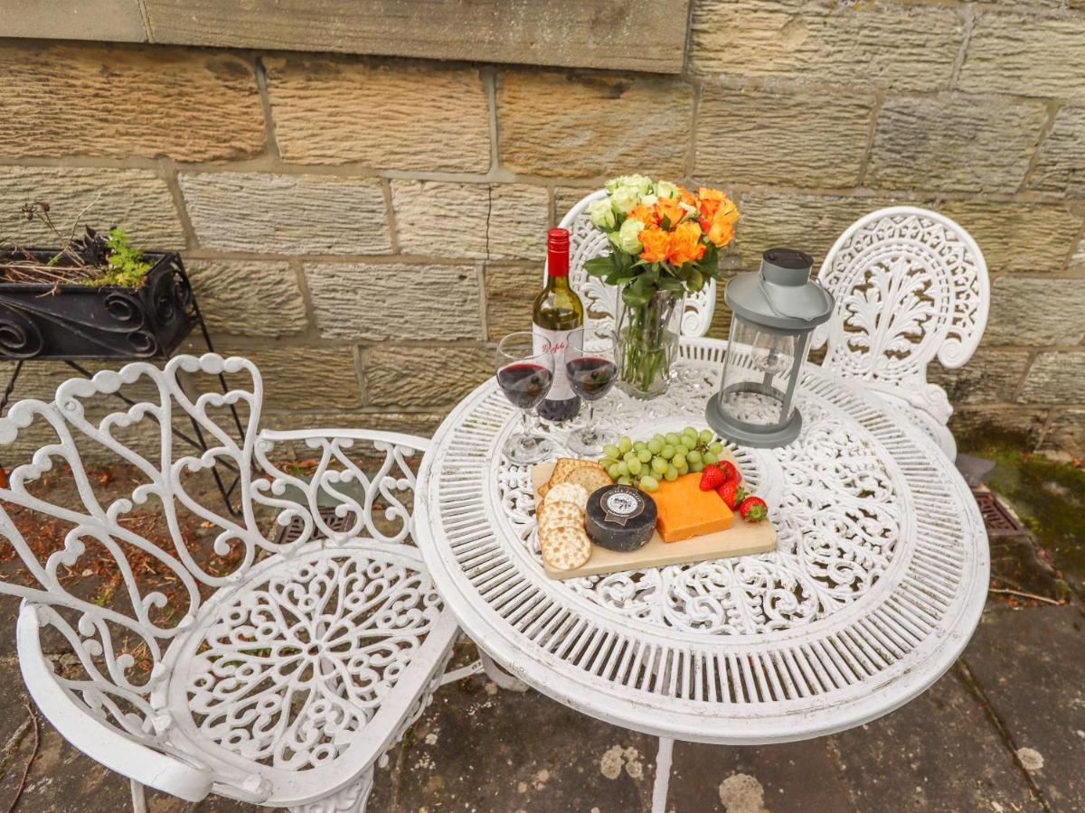 The Garden Apartment Уитби Экстерьер фото
