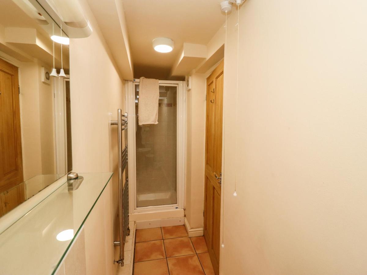 The Garden Apartment Уитби Экстерьер фото